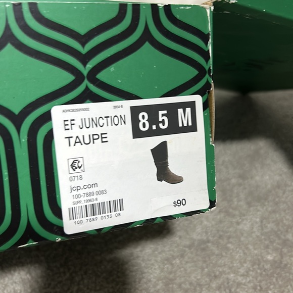 Women’s East fifth taupe faux suede boots size 8.5 - Picture 6 of 6